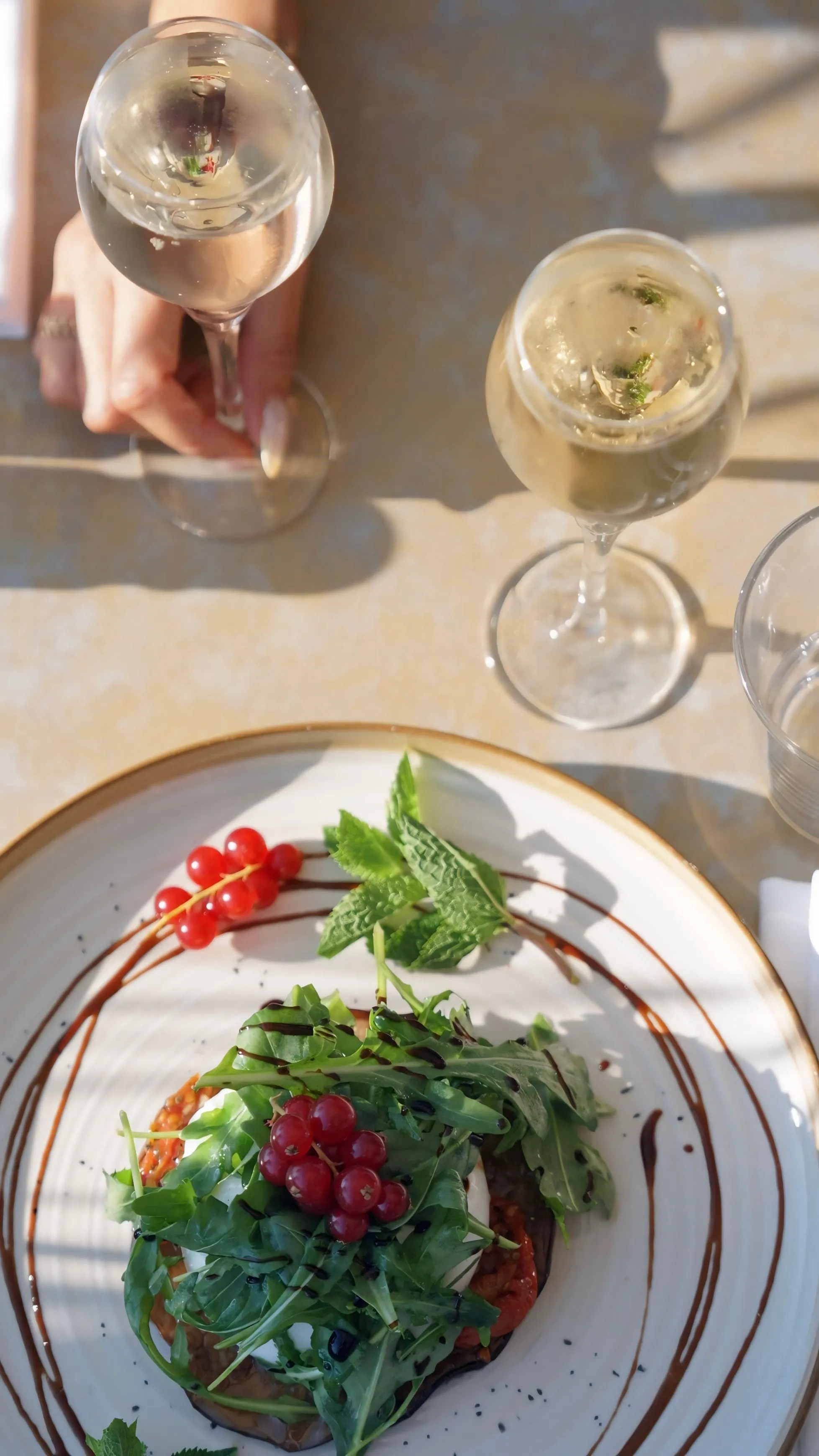 Plat et champagne